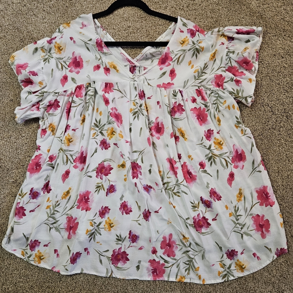 E Luna Floral Flowy Top Medium NWOT